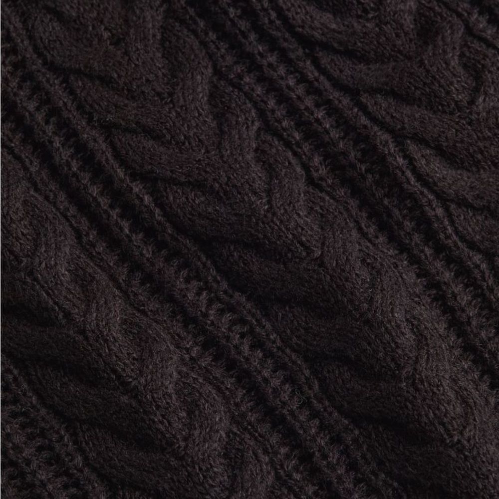 Collared Cable Knit Sweater - L - Picture 2 of 7